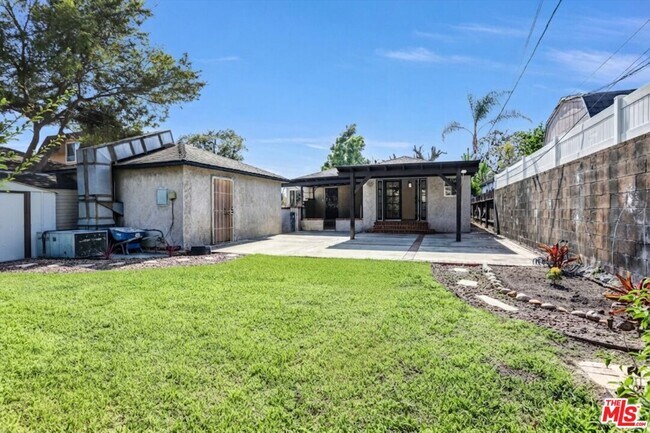 Building Photo - 6254 Ben Ave