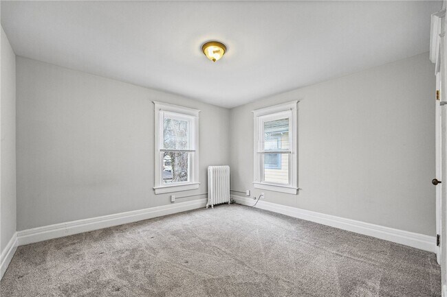 Building Photo - 164 Laburnam Crescent