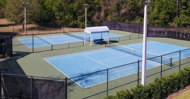 Building Photo - North Hampton! Amenities Galore! 4 Bed, 3 Bath!