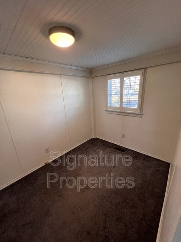 Building Photo - 1201 Foxcroft Rd