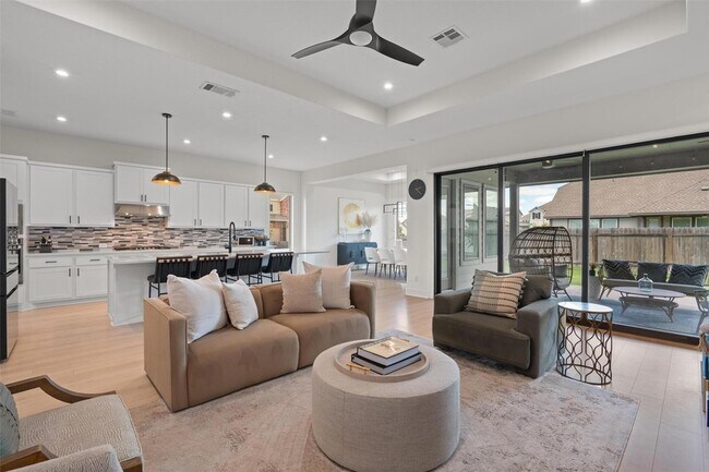 Building Photo - 3800 Sandhill Crane Dr