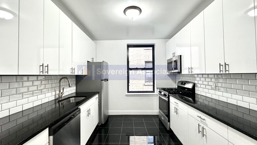 Building Photo - 1803 Riverside Dr
