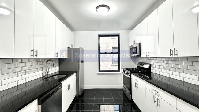 Building Photo - 1803 Riverside Dr
