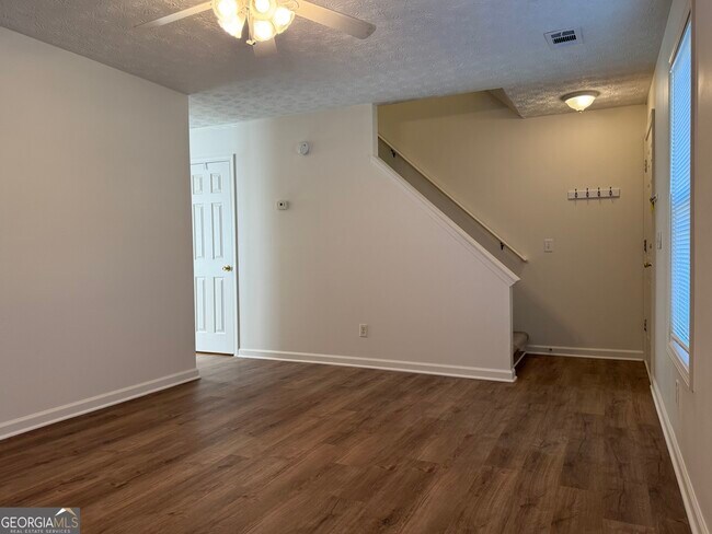 Building Photo - 160 2nd St