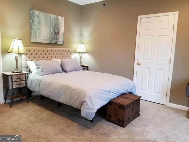 Building Photo - 6729 Great Water Dr