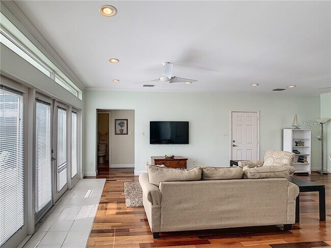 Building Photo - 631 Tahiti Ct
