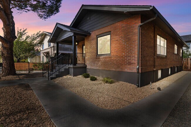 Building Photo - 3 Bed, 2 Bath, 1 Office/Guest - Fully Renovated Midtown Home