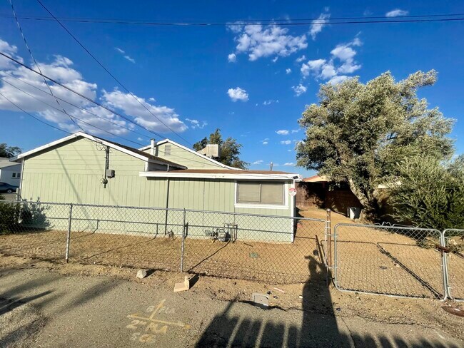 Building Photo - 2080 Inyo St