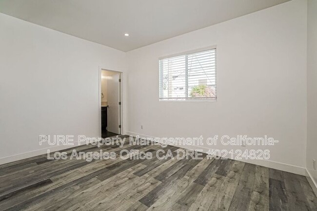 Building Photo - 1342 N Kenmore Ave