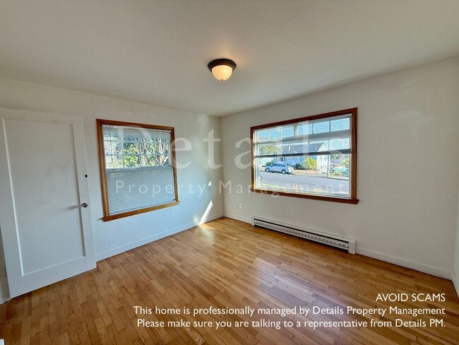 Building Photo - Adorable 2 BR home in Manette with View!