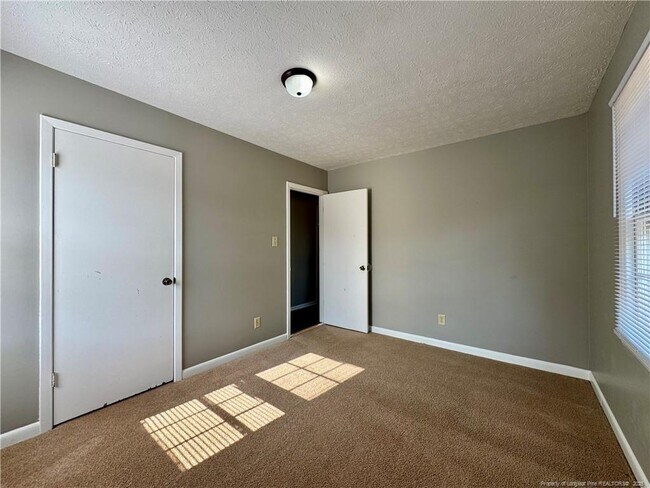 Building Photo - 1222 Kienast Dr