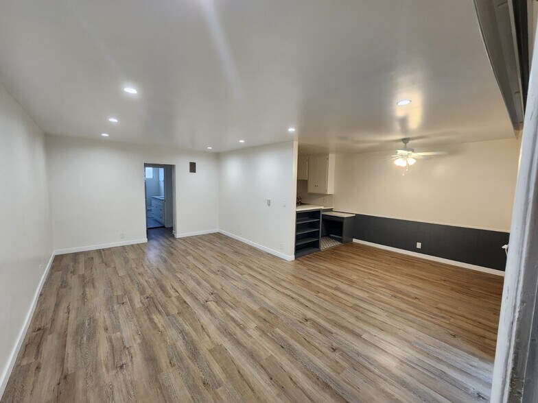 Building Photo - 1414 S Orange Grove Ave