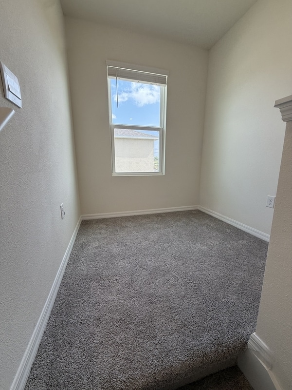 Building Photo - 5490 Hayloft Dr