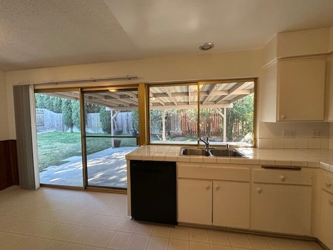 Building Photo - Remodeled Thousand Oaks Home