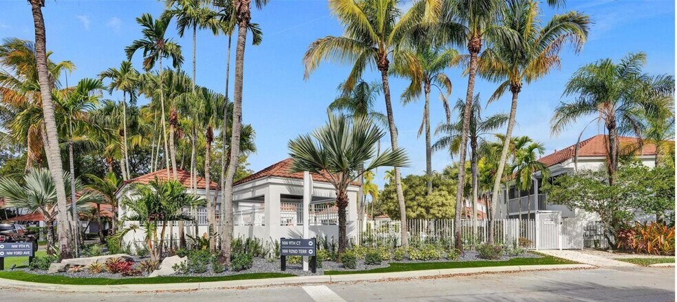 Building Photo - 992 NW 93rd Ave