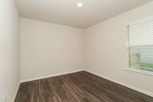 Building Photo - 5566 Latta Plantation Dr