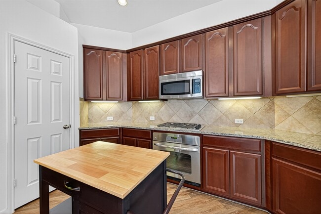 Building Photo - 16930 Creek Mountain Dr