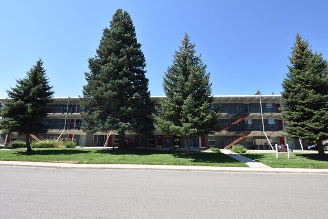 Building Photo - 2 Bedroom Condo Available at The Meadows