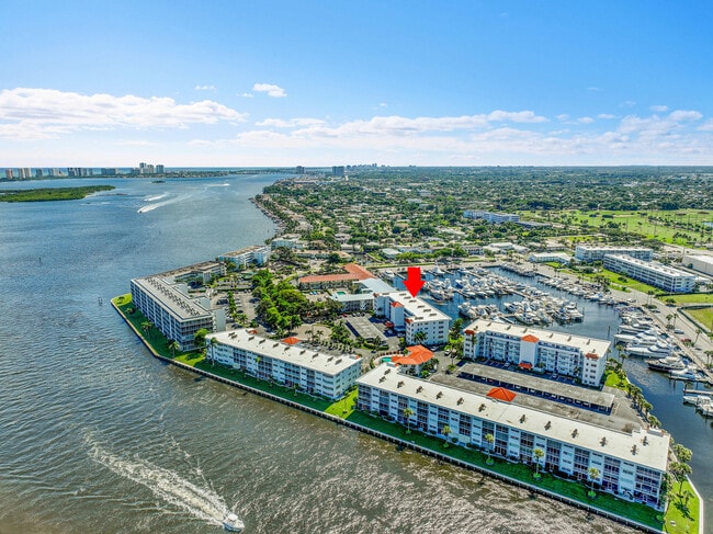 Building Photo - 29 Yacht Club Dr