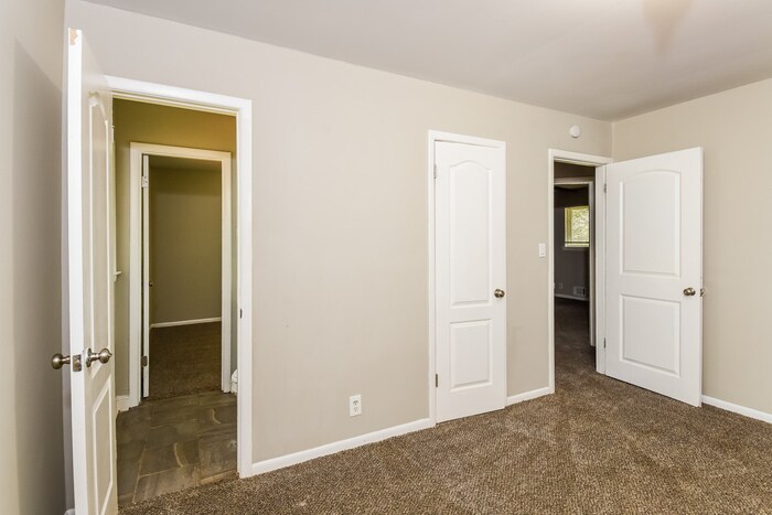 Building Photo - 5287 Chantilly Terrace