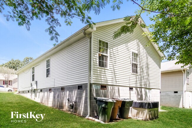 Building Photo - 713 Garrett St
