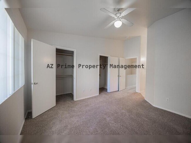 Building Photo - 1961 N Hartford St