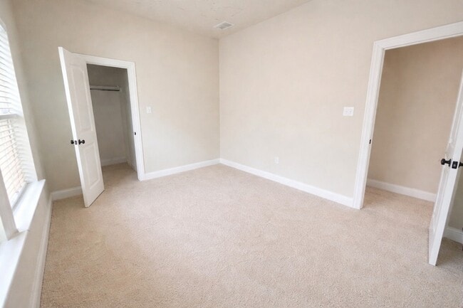 Building Photo - 4820 Mulholland Dr