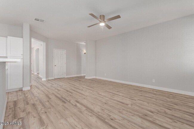 Building Photo - 9518 W Minnezona Ave
