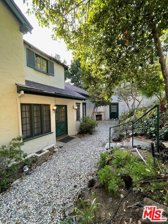 Building Photo - 3116 Lake Hollywood Dr