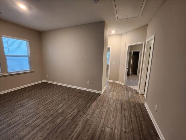 Building Photo - 3417 Park Pointe Cir