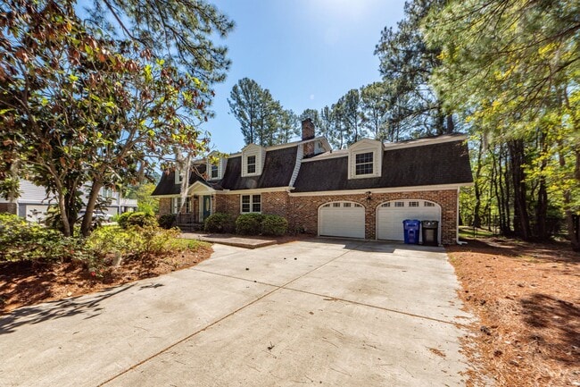 Building Photo - 4 Bedroom 2.5 Bath House in Montclair - We...