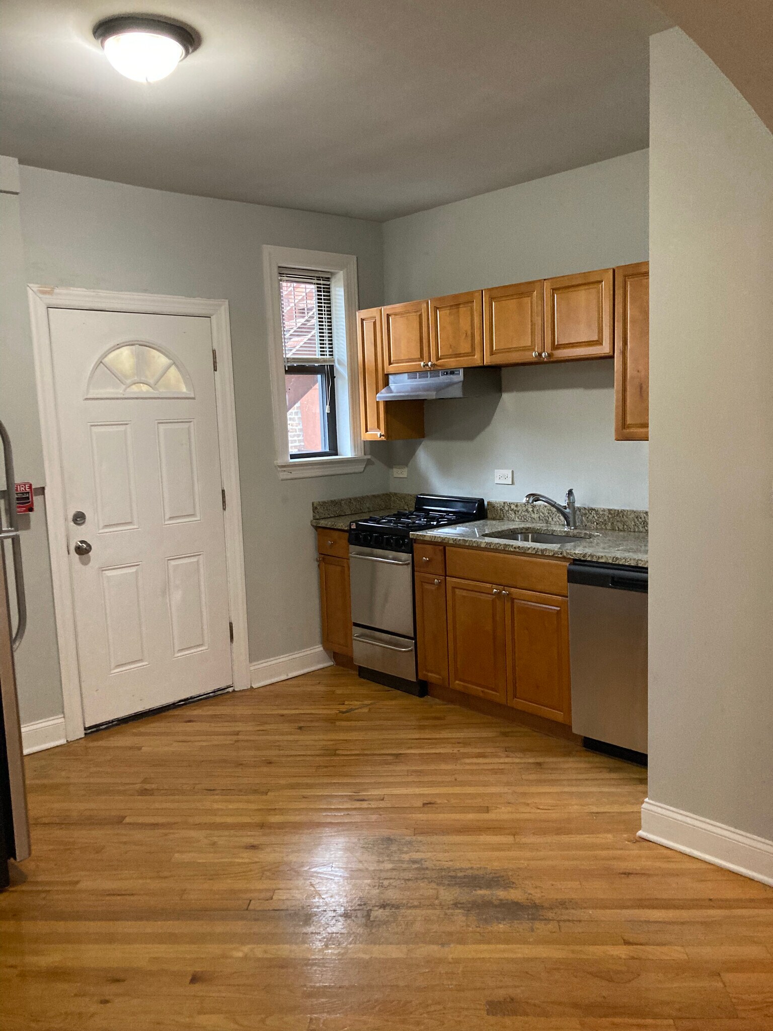 Building Photo - 894 Green Bay Rd