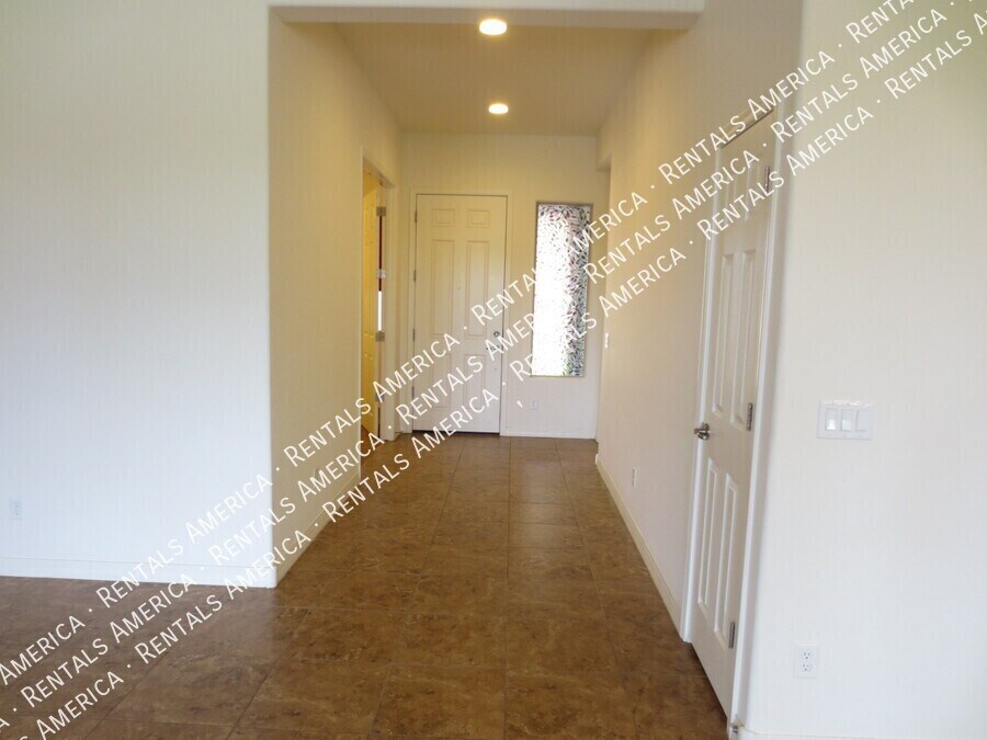 Building Photo - 1133 E Buckingham Ave