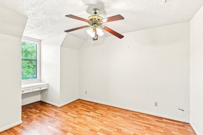 Building Photo - 4422 Egret Dr