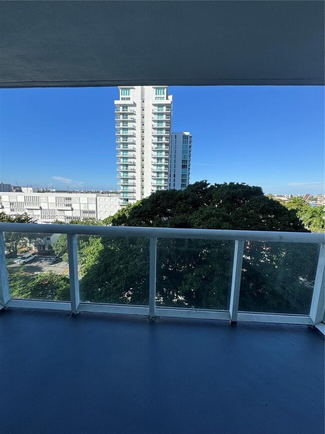 Building Photo - 1861 NW S River Dr