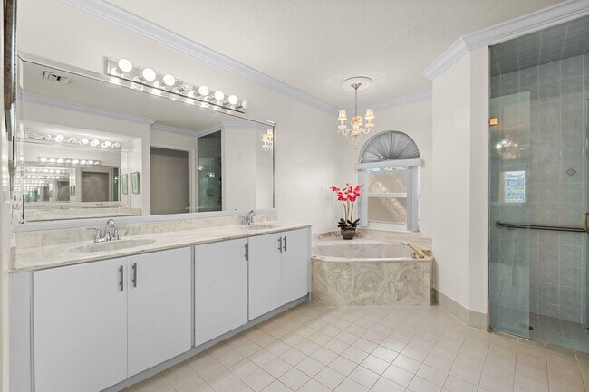 Building Photo - 15495 Rolling Meadows Cir