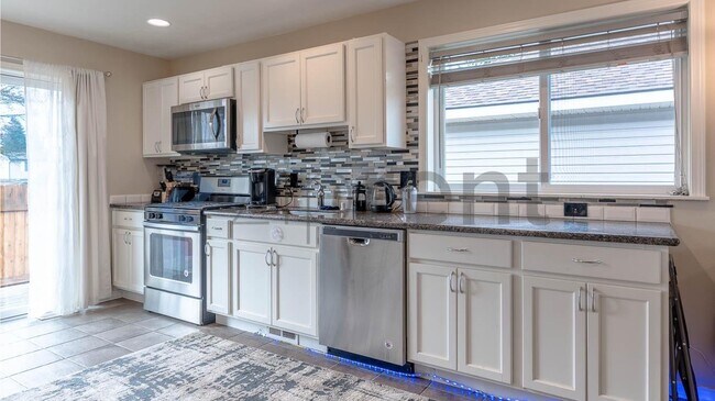 Building Photo - 7125 N Crestline St