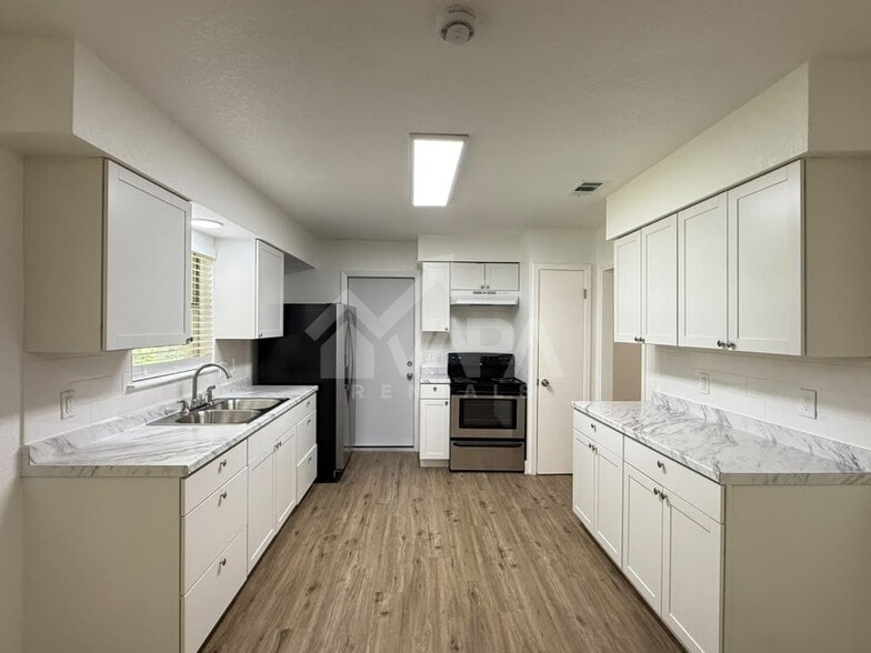 Building Photo - 4126 Valleyfield Dr