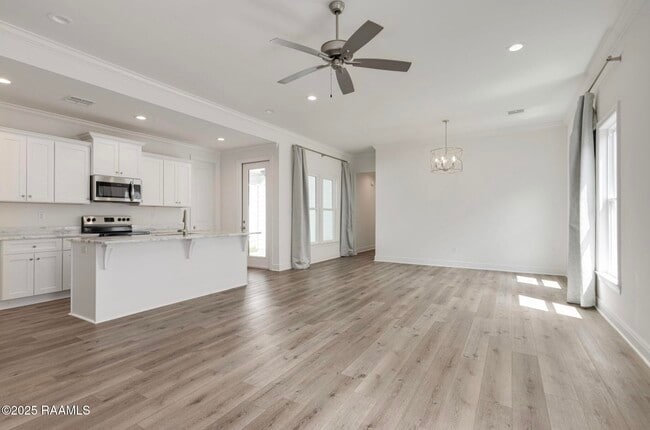 Building Photo - 211 Alpine Dr