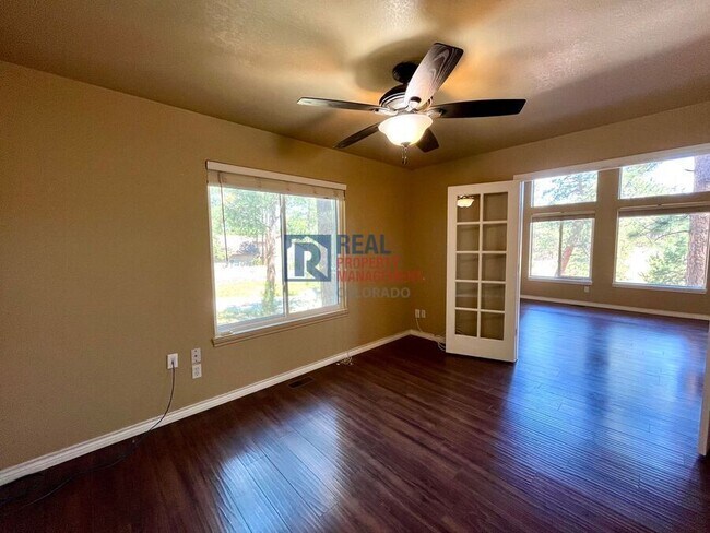 Building Photo - 120 Tall Pine Ln