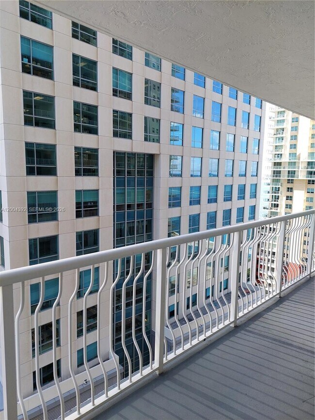 Building Photo - 1200 Brickell Bay Dr