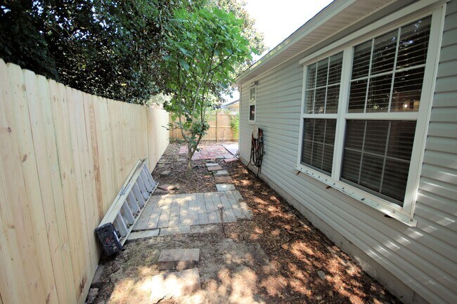 Building Photo - Great Location in Fort Walton Beach