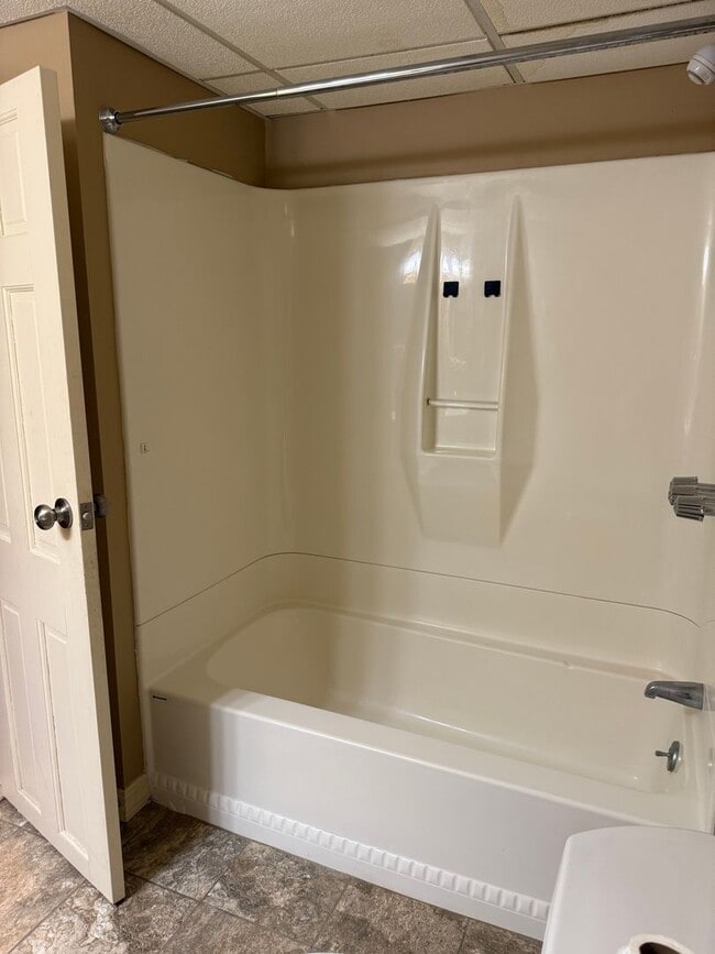 Building Photo - 2224 Pond Rd