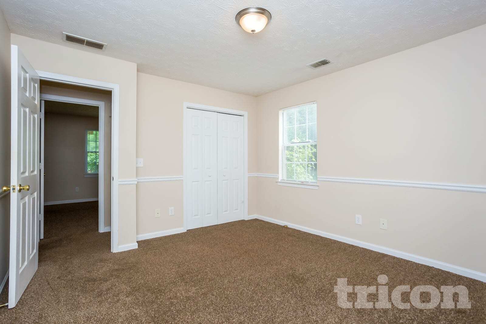 Building Photo - 100 5 Oaks Dr