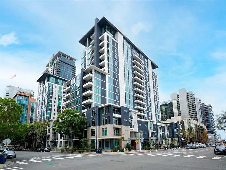 Building Photo - 425 W Beech St