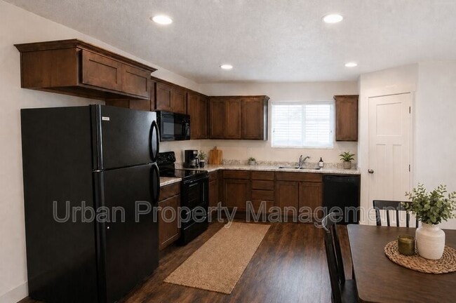 Building Photo - 652 N 130 E