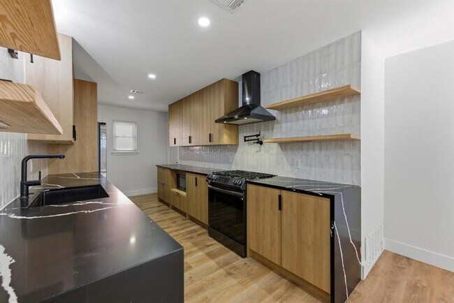 Building Photo - 3817 Leafield Dr