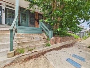 Building Photo - 1912 Parkwood Ave