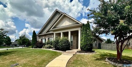 Building Photo - 9 Leyland Dr SW