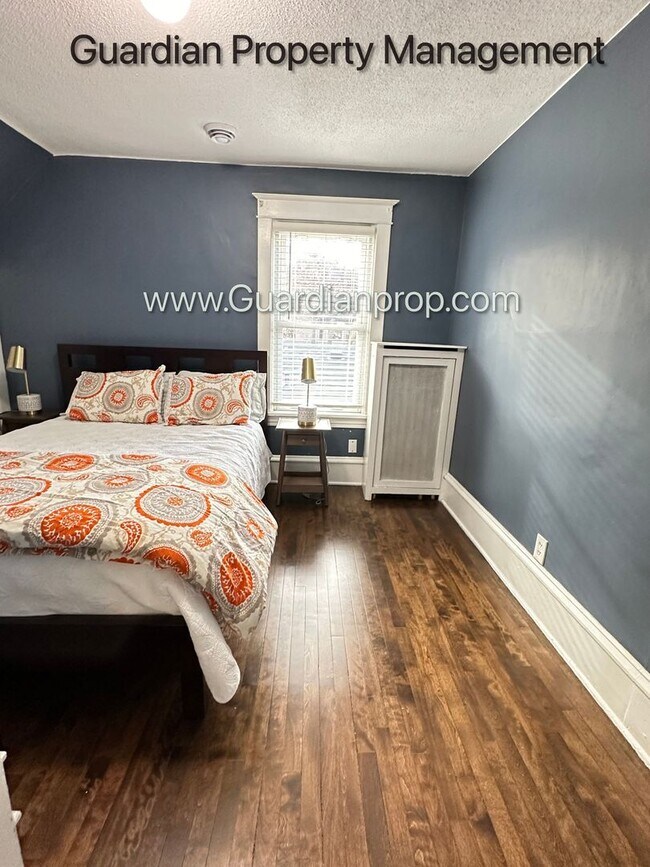 Building Photo - East Harriet Single Family Home, 2 Car Gar...